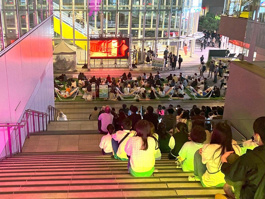 渋谷ストリーム前の稲荷橋広場・大階段